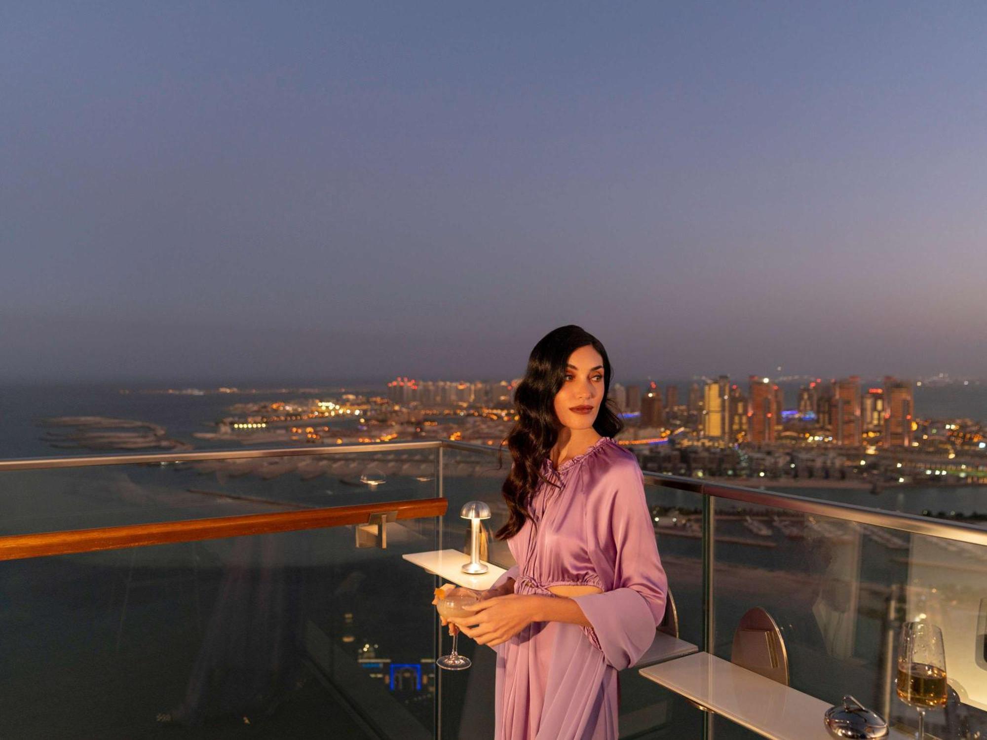 Готель Fairmont Doha Lusail Екстер'єр фото A woman in Dubai