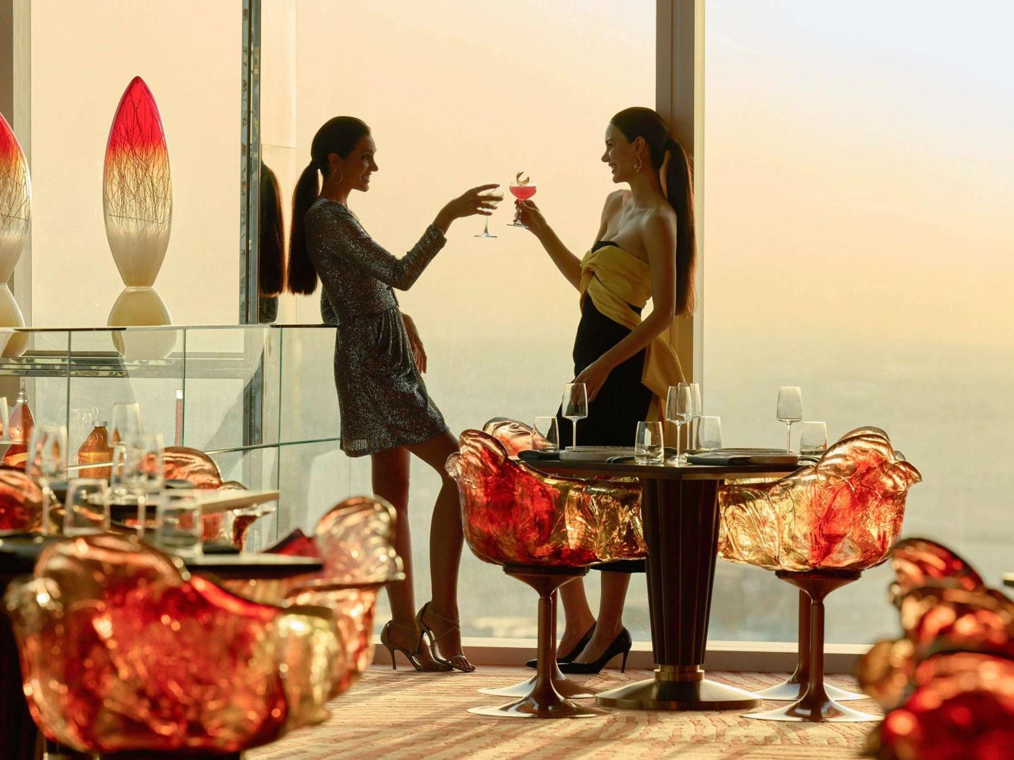 Готель Fairmont Doha Lusail Екстер'єр фото The bar at the 101 lounge
