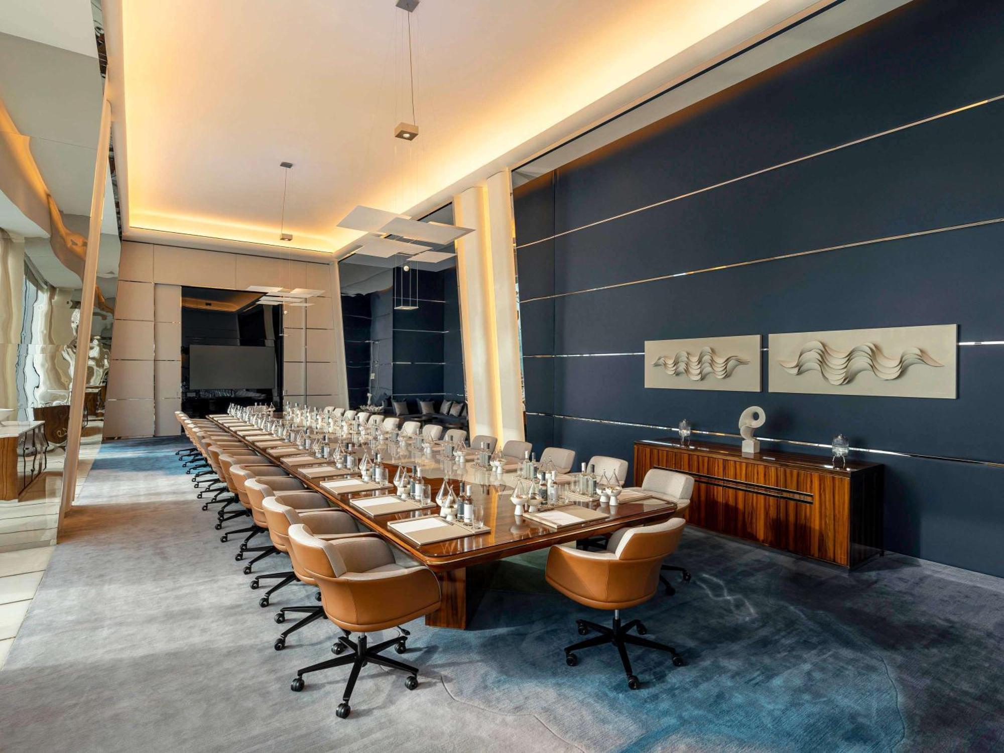 Готель Fairmont Doha Lusail Екстер'єр фото The boardroom at the Four Seasons Hotel, London