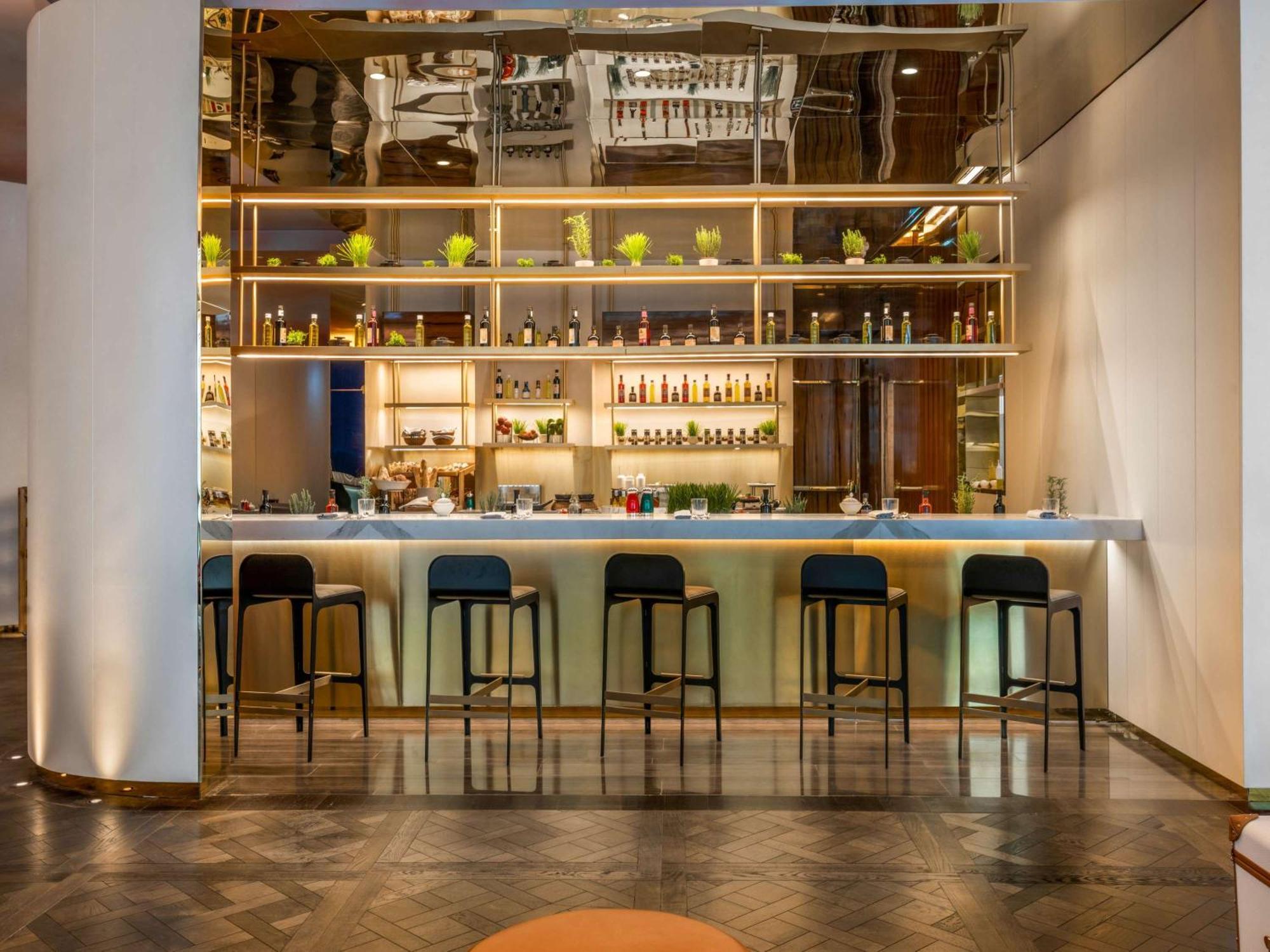 Готель Fairmont Doha Lusail Екстер'єр фото The bar at the hotel