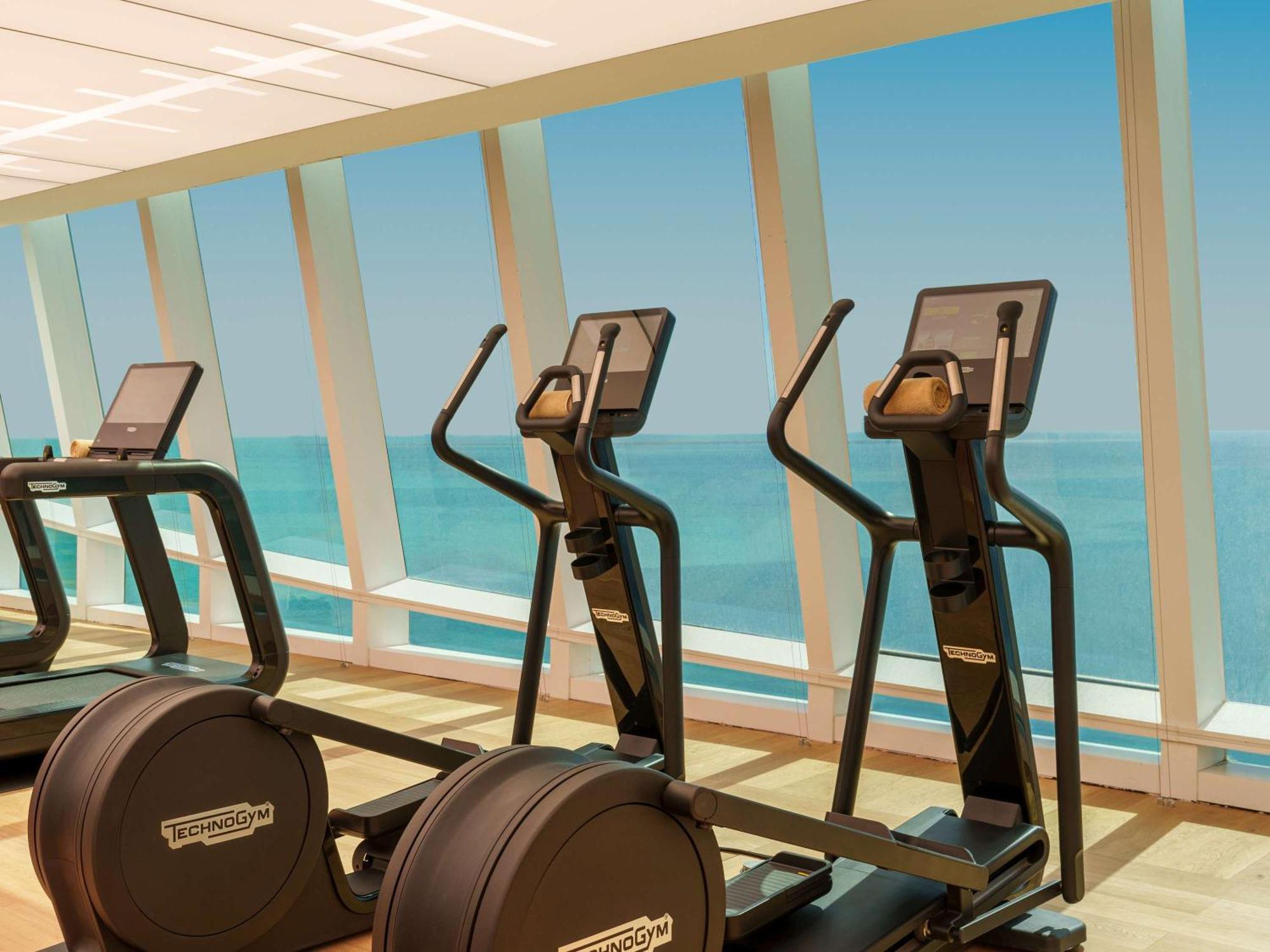 Готель Fairmont Doha Lusail Екстер'єр фото Elliptical cross trainer