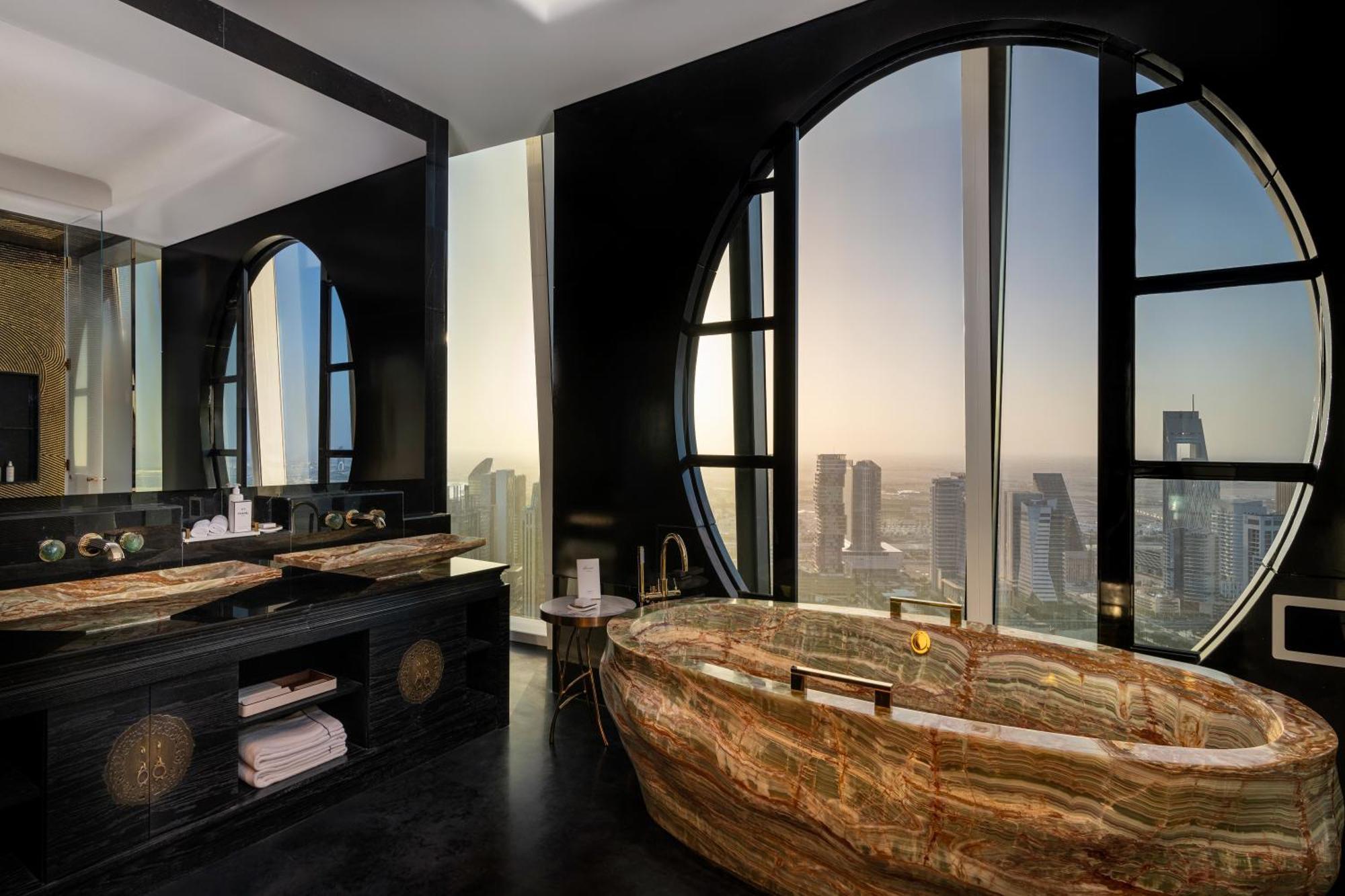 Готель Fairmont Doha Lusail Номер фото The bathroom of a suite